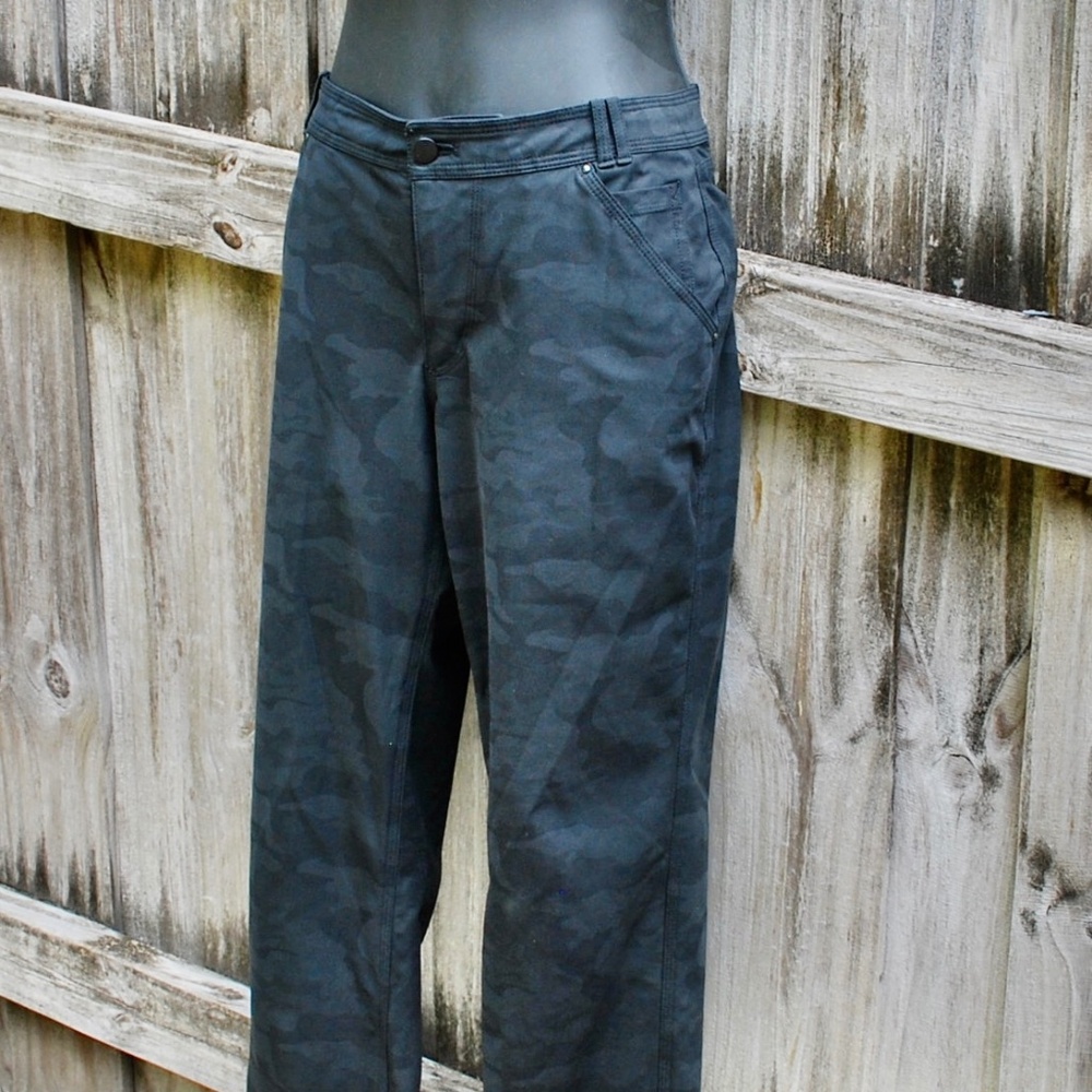 Lululemon Athletic Camouflage Pants EUC size 6